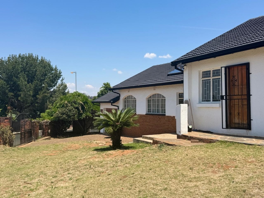 5 Bedroom Property for Sale in Meredale Gauteng