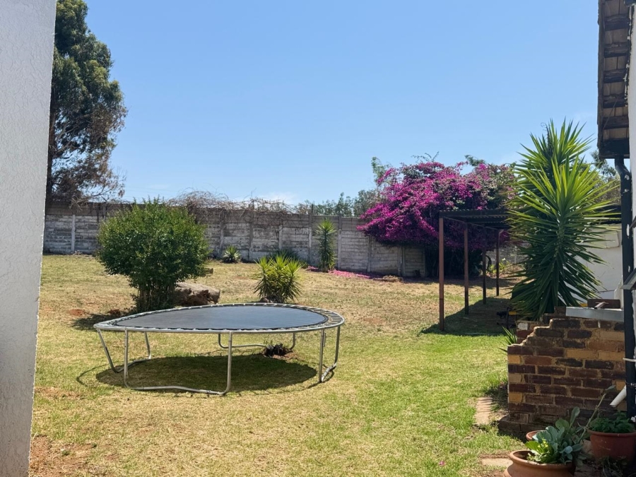5 Bedroom Property for Sale in Meredale Gauteng