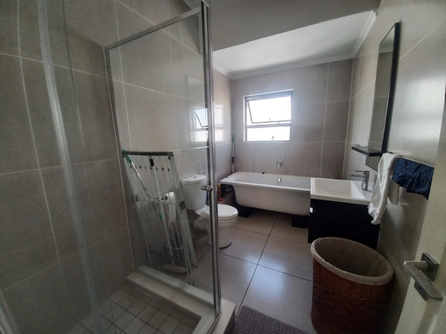 2 Bedroom Property for Sale in Greenstone Hill Gauteng