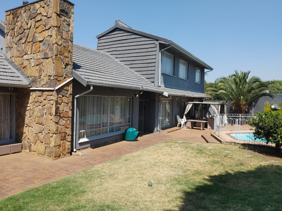 6 Bedroom Property for Sale in Dowerglen Gauteng