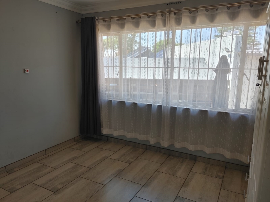 6 Bedroom Property for Sale in Dowerglen Gauteng