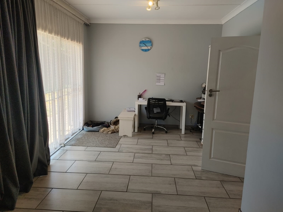 6 Bedroom Property for Sale in Dowerglen Gauteng