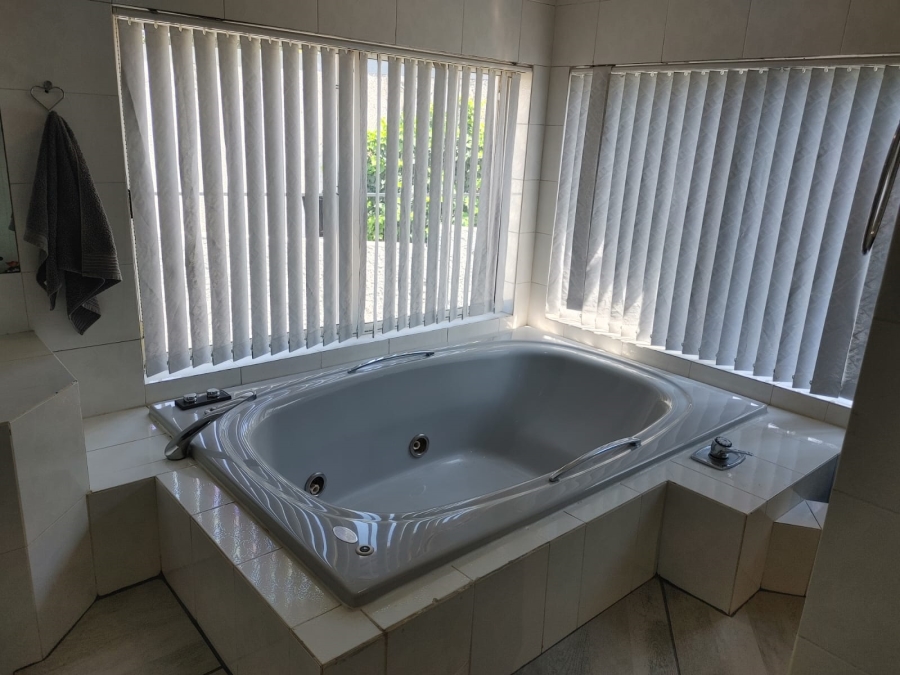 6 Bedroom Property for Sale in Dowerglen Gauteng