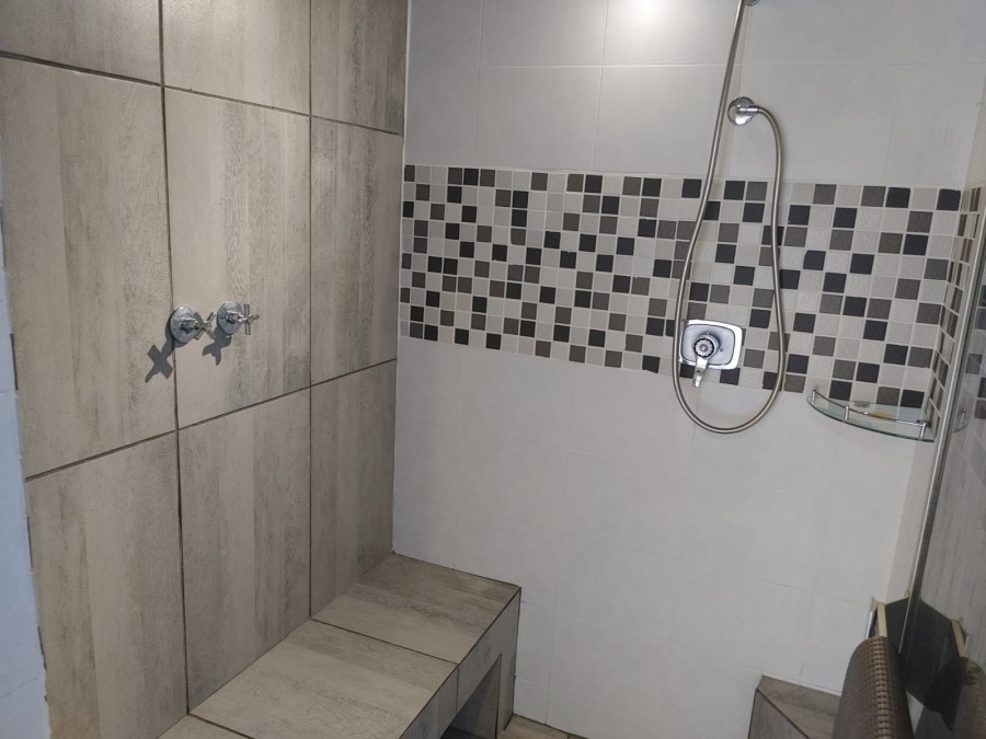 6 Bedroom Property for Sale in Dowerglen Gauteng