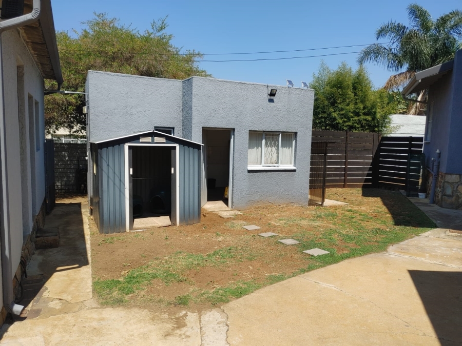 6 Bedroom Property for Sale in Dowerglen Gauteng