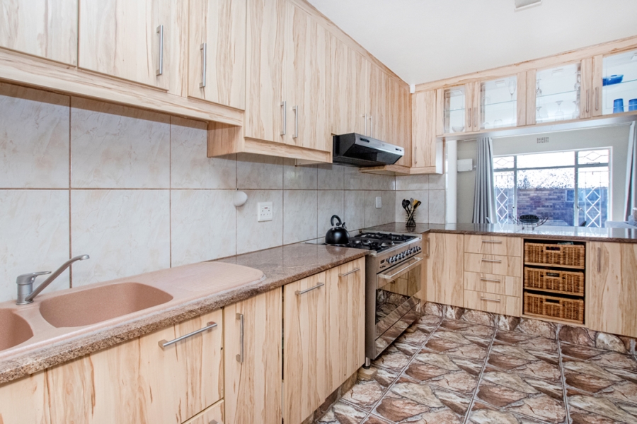 2 Bedroom Property for Sale in Lindhaven Gauteng