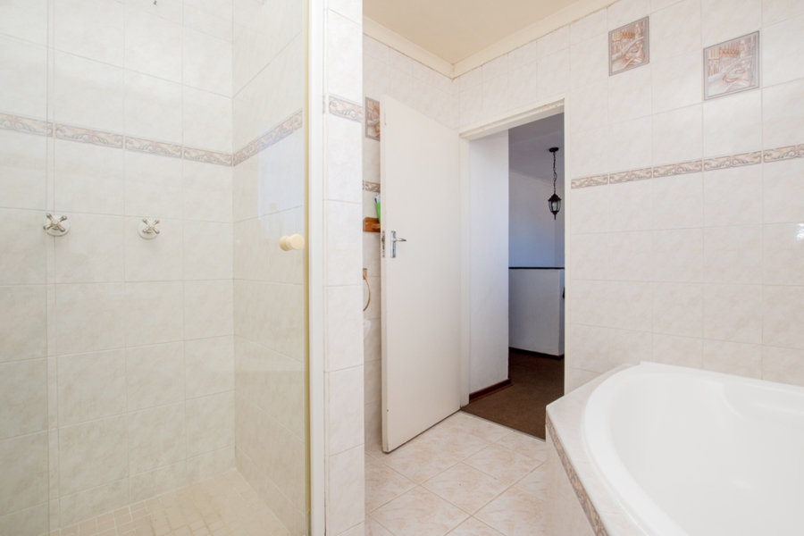 2 Bedroom Property for Sale in Lindhaven Gauteng