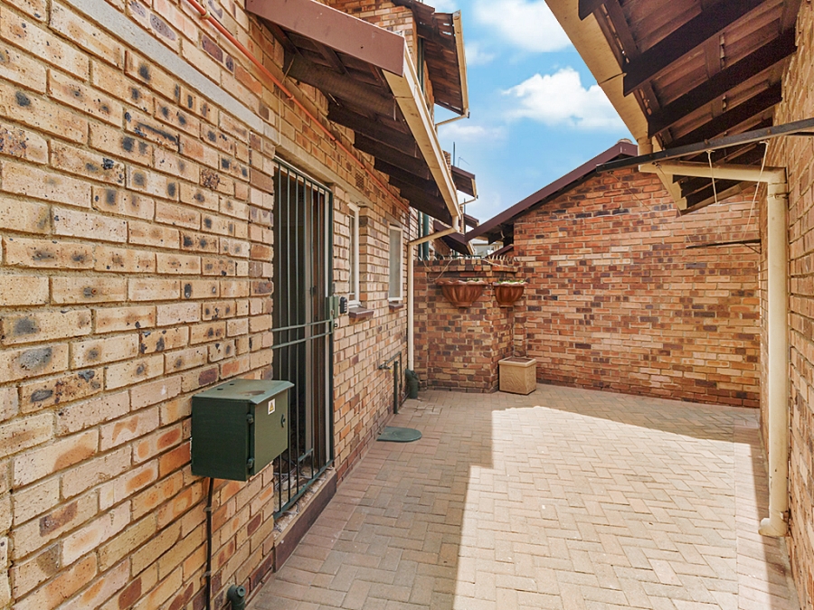 2 Bedroom Property for Sale in Lindhaven Gauteng