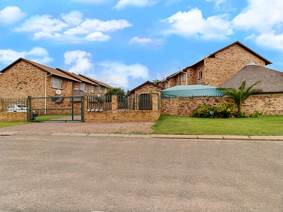 2 Bedroom Property for Sale in Lindhaven Gauteng