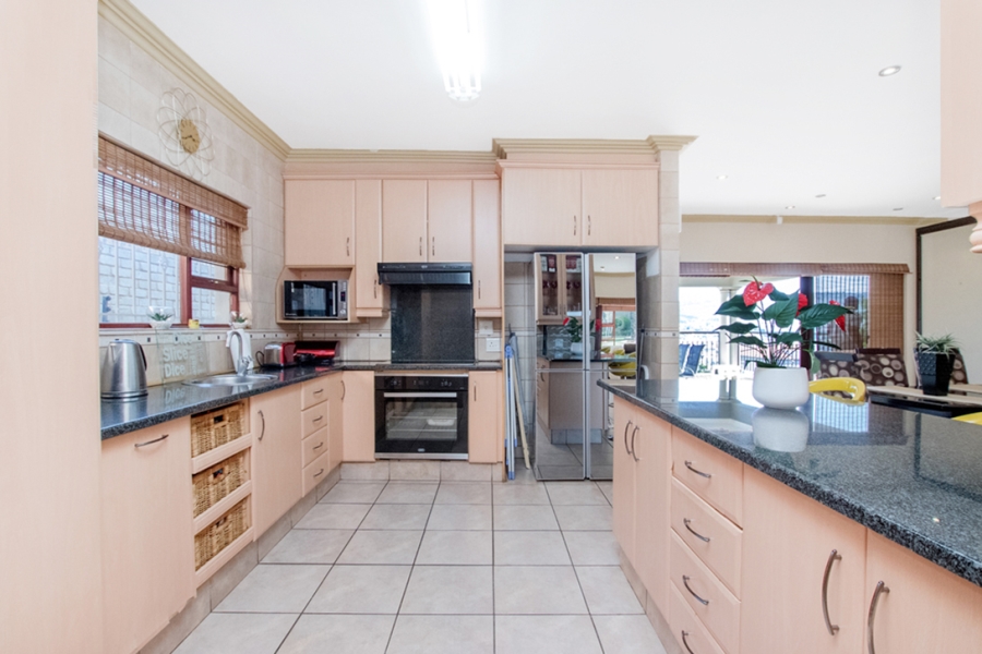 4 Bedroom Property for Sale in Rangeview Gauteng