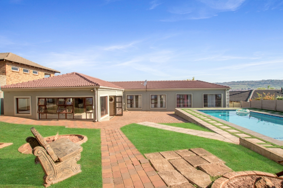 4 Bedroom Property for Sale in Rangeview Gauteng