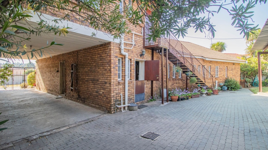 5 Bedroom Property for Sale in Marais Steyn Park Gauteng