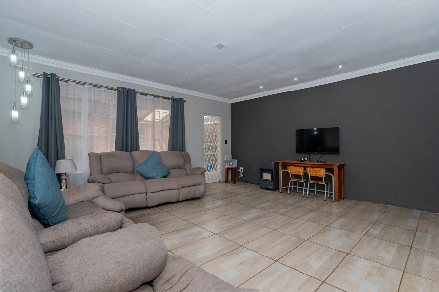 4 Bedroom Property for Sale in Farrarmere Gauteng