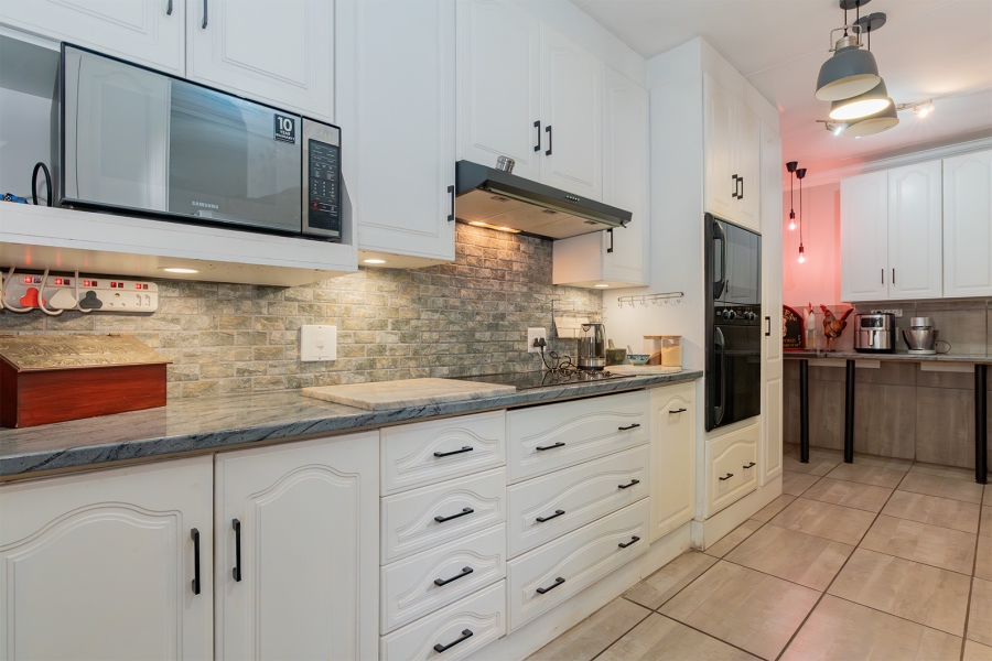 4 Bedroom Property for Sale in Farrarmere Gauteng