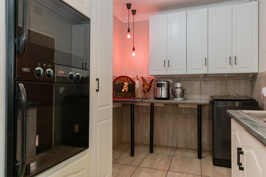 4 Bedroom Property for Sale in Farrarmere Gauteng