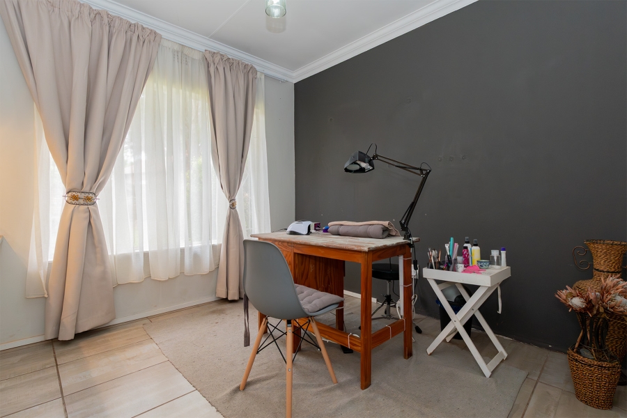 4 Bedroom Property for Sale in Farrarmere Gauteng