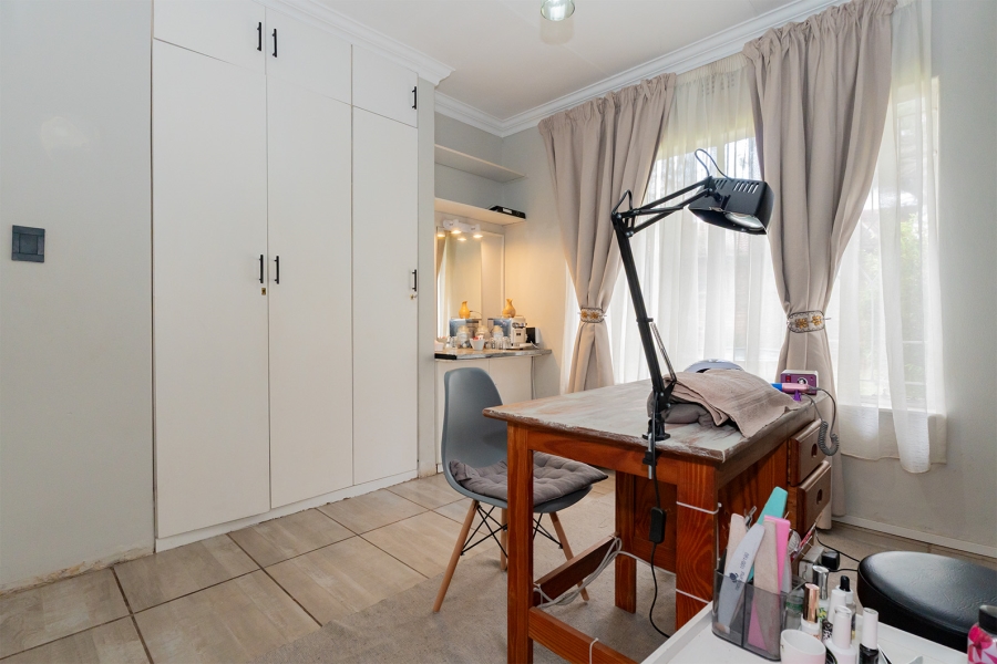 4 Bedroom Property for Sale in Farrarmere Gauteng