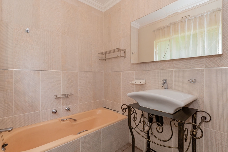 4 Bedroom Property for Sale in Farrarmere Gauteng