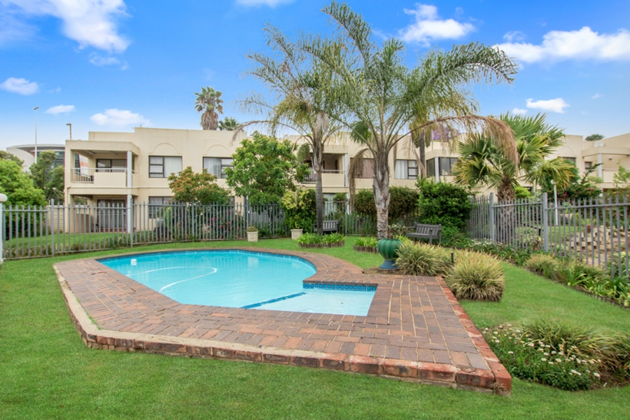 2 Bedroom Property for Sale in Weltevreden Park Gauteng