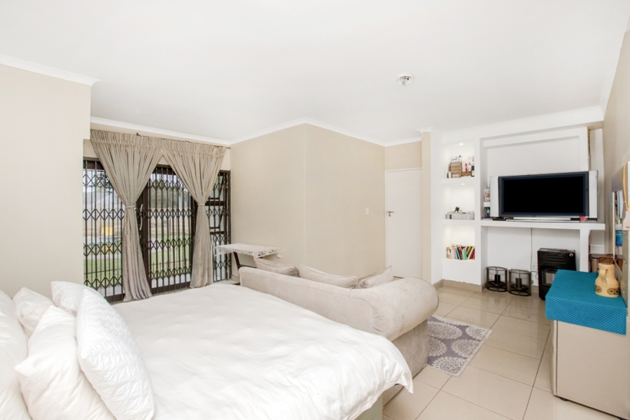 6 Bedroom Property for Sale in Noordwyk Gauteng