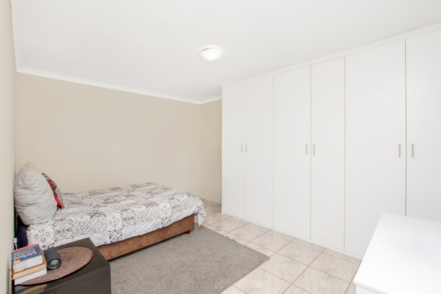 6 Bedroom Property for Sale in Noordwyk Gauteng