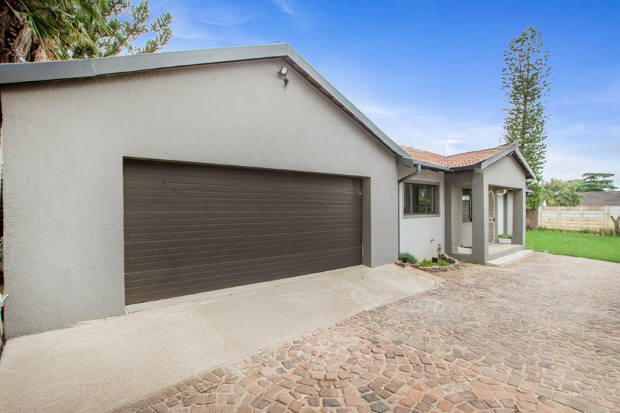 6 Bedroom Property for Sale in Noordwyk Gauteng