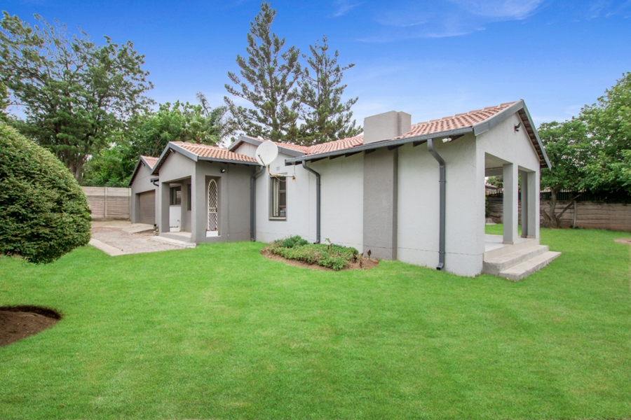 6 Bedroom Property for Sale in Noordwyk Gauteng