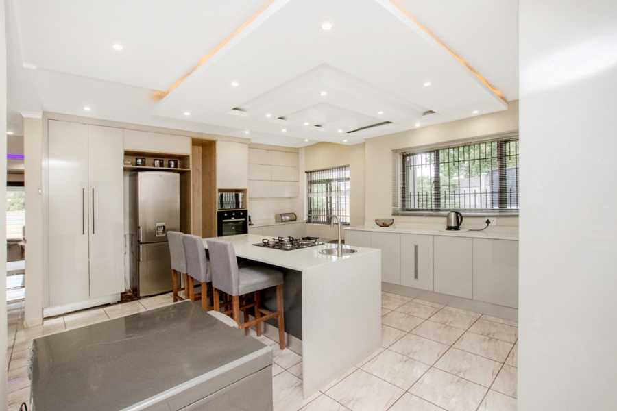 6 Bedroom Property for Sale in Noordwyk Gauteng