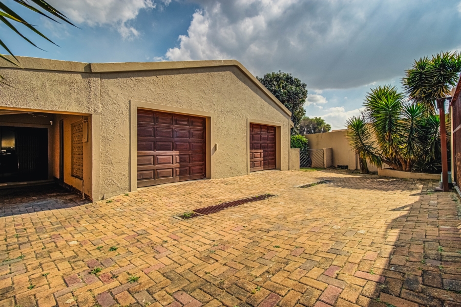 4 Bedroom Property for Sale in Isandovale Gauteng