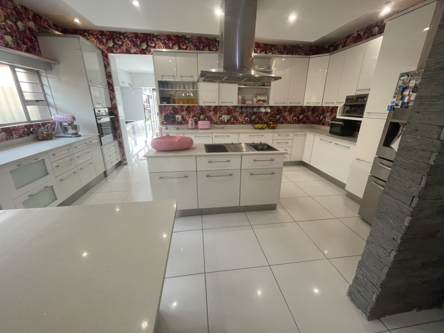 8 Bedroom Property for Sale in South Kensington Gauteng