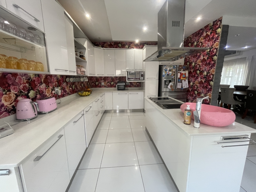 8 Bedroom Property for Sale in South Kensington Gauteng