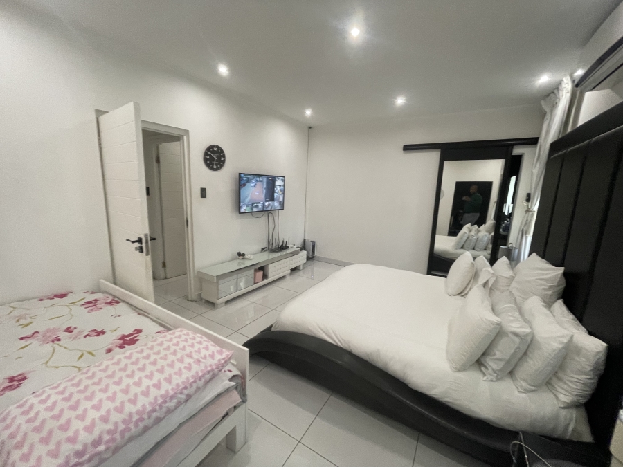 8 Bedroom Property for Sale in South Kensington Gauteng