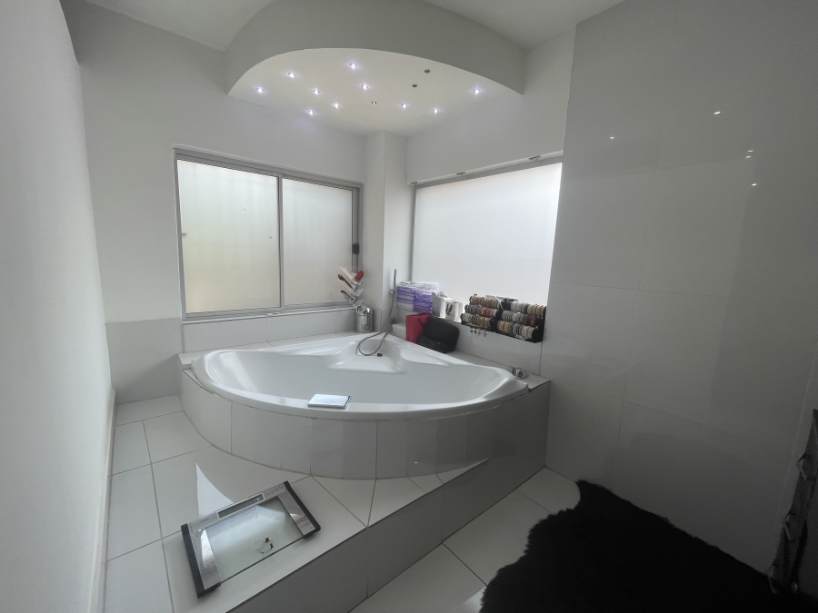 8 Bedroom Property for Sale in South Kensington Gauteng