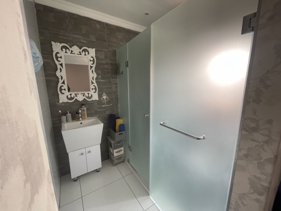 8 Bedroom Property for Sale in South Kensington Gauteng