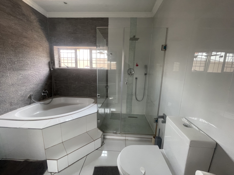 8 Bedroom Property for Sale in South Kensington Gauteng