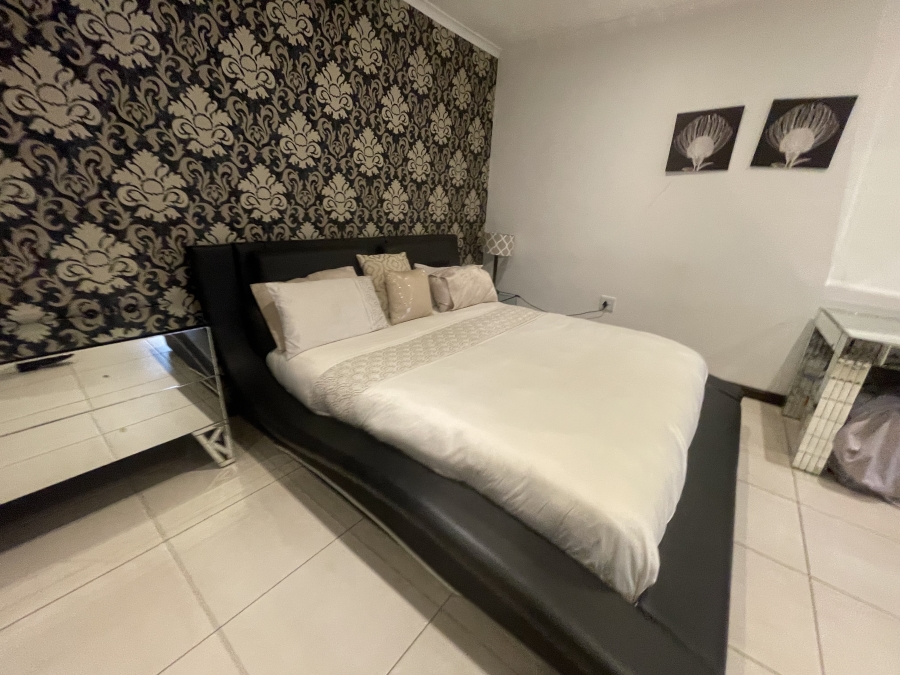 8 Bedroom Property for Sale in South Kensington Gauteng