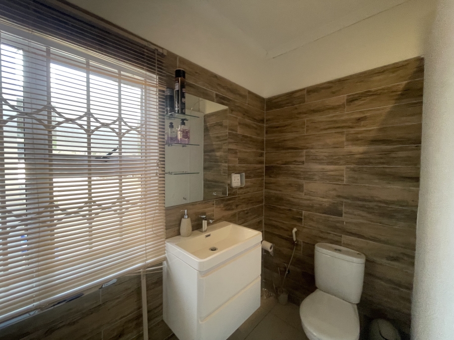 8 Bedroom Property for Sale in South Kensington Gauteng