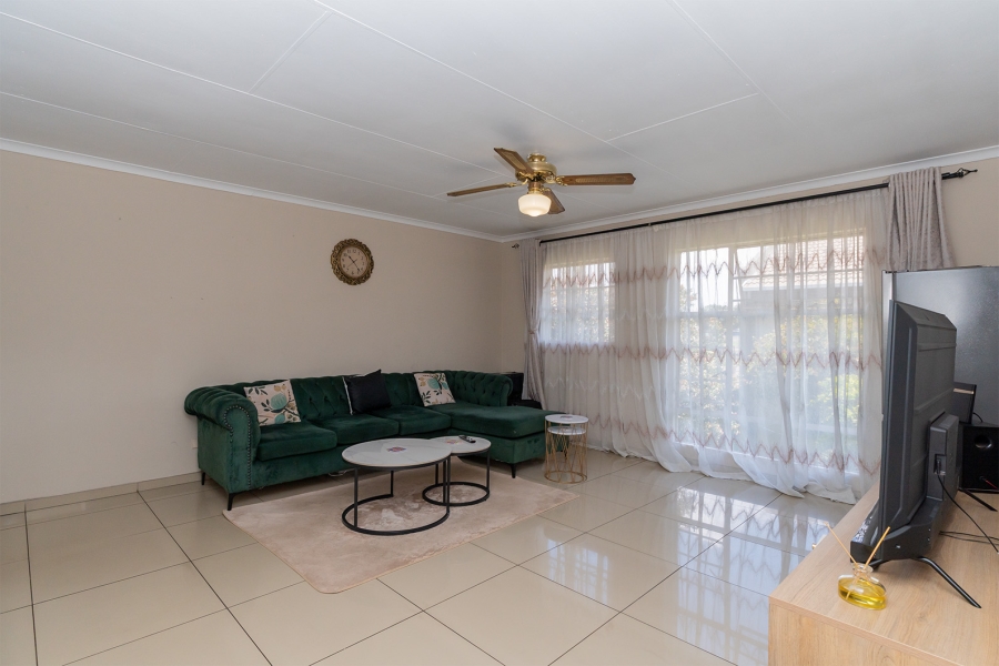 2 Bedroom Property for Sale in Ravenswood Gauteng