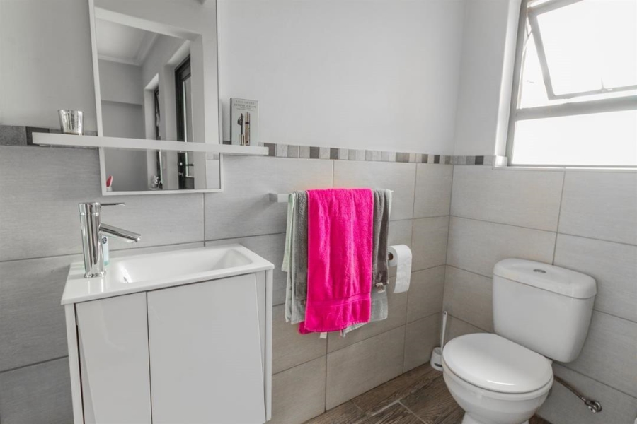 2 Bedroom Property for Sale in Sebenza Gauteng