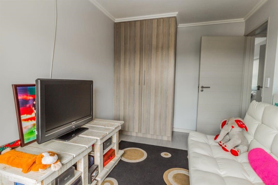 2 Bedroom Property for Sale in Sebenza Gauteng