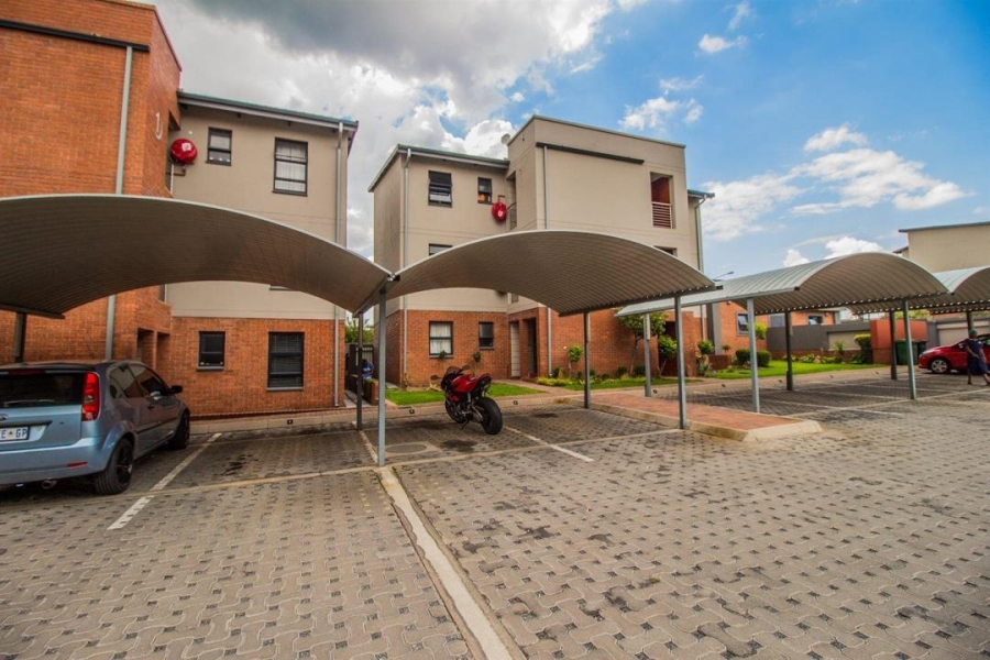 2 Bedroom Property for Sale in Sebenza Gauteng