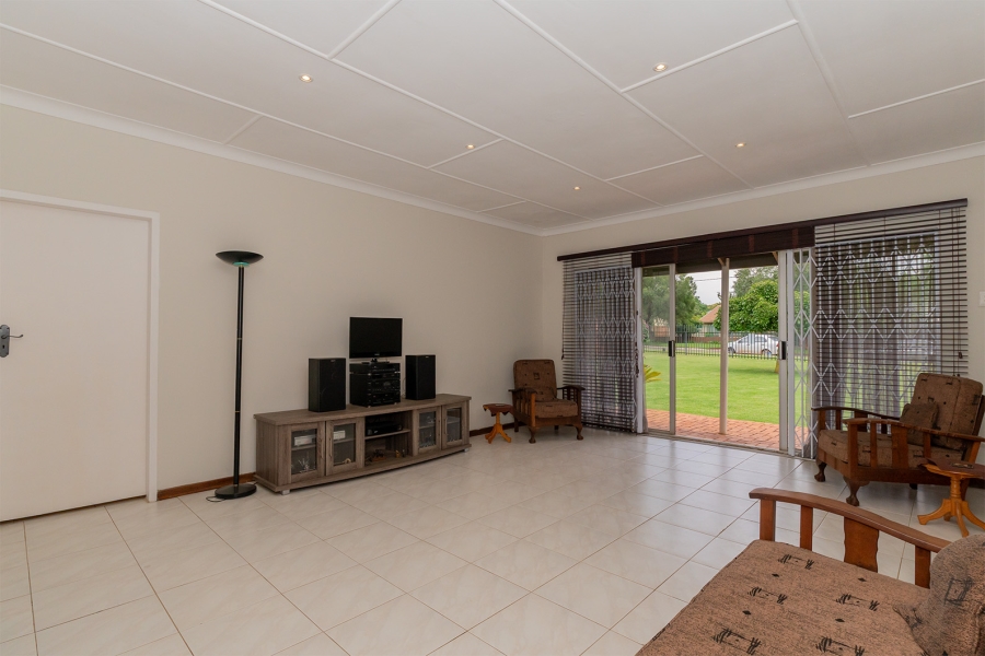 5 Bedroom Property for Sale in Rynfield Gauteng