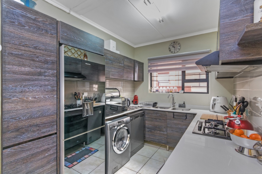 3 Bedroom Property for Sale in Oakdene Gauteng