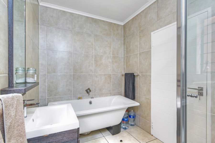 3 Bedroom Property for Sale in Oakdene Gauteng