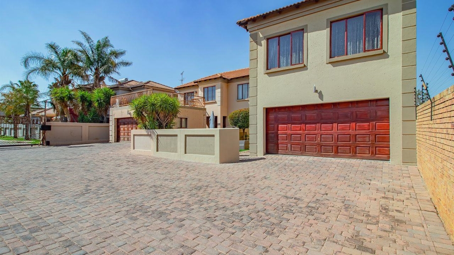 3 Bedroom Property for Sale in Sonneveld Gauteng