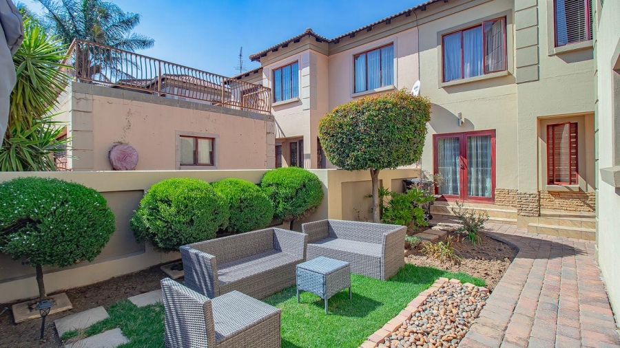 3 Bedroom Property for Sale in Sonneveld Gauteng