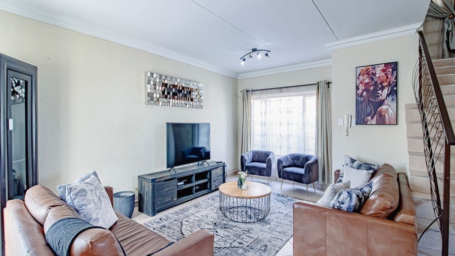 3 Bedroom Property for Sale in Sonneveld Gauteng