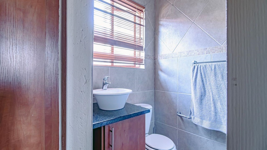 3 Bedroom Property for Sale in Sonneveld Gauteng