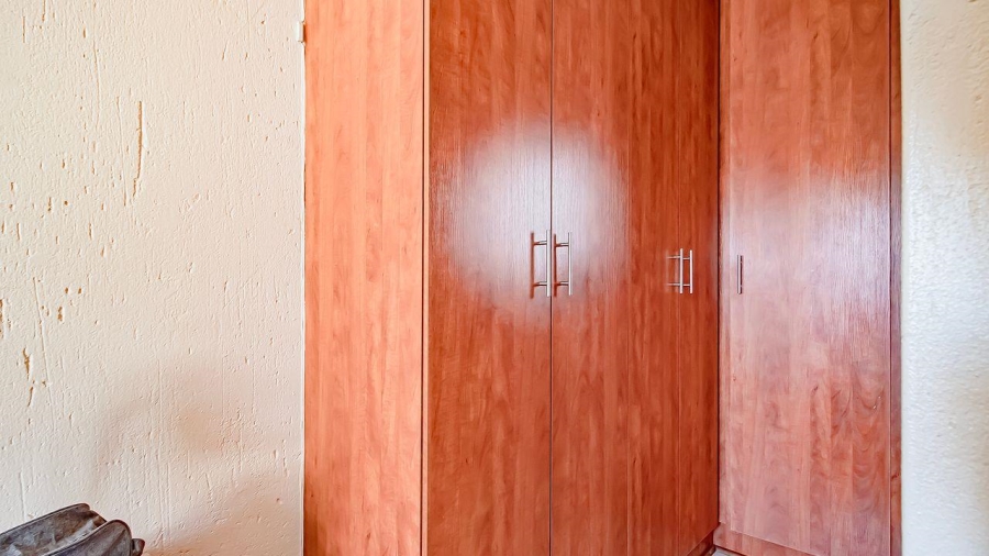 3 Bedroom Property for Sale in Sonneveld Gauteng