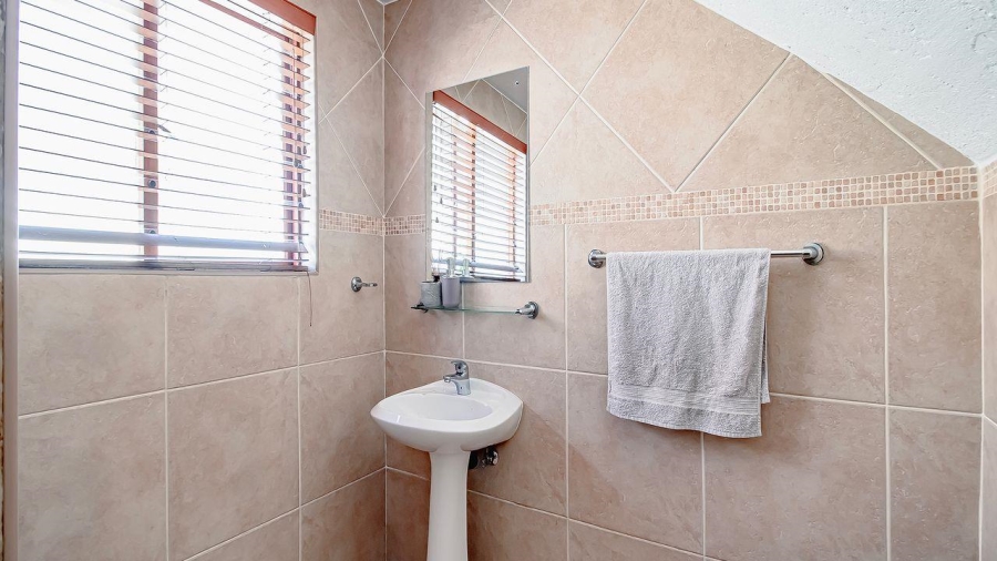 3 Bedroom Property for Sale in Sonneveld Gauteng